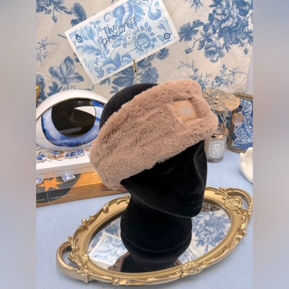 🆕 ALO YOGA 🧿 NWOT Faux Fur Ear Warmers - Toasted Almond - Picture 2 of 16